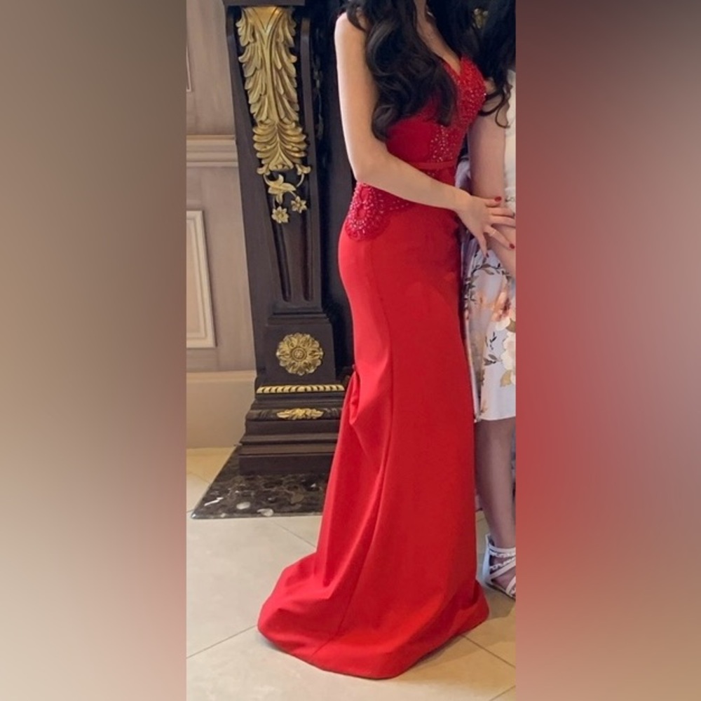 Red evening dress and shawl - Picture 3 of 11